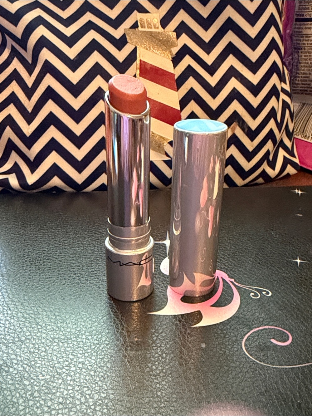 MAC Cosmetics Creamy Lipstick in Introvert
